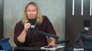 Yaros Smirnoff, el rescatista ruso que reconstruye pueblos tras las inundaciones en México