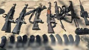 Detienen a dos presuntos integrantes del CJNG en Quintana Roo; les decomisan arsenal