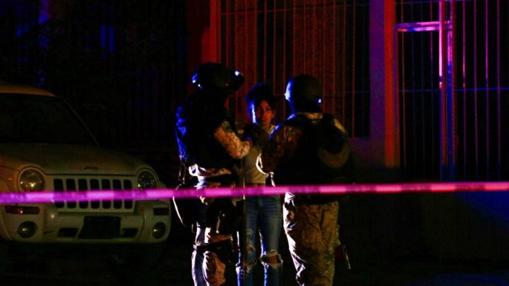 Comando irrumpe en casa y secuestra a joven de 17 años en Apizaco