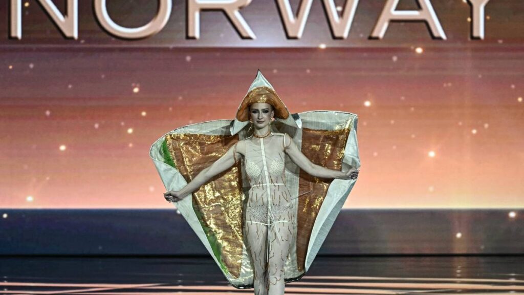 ¡Se vistió de salmón! El polémico traje típico de Miss Noruega en Miss Universo que desató memes