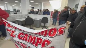 Productores agrícolas toman aduana de Ciudad Juárez