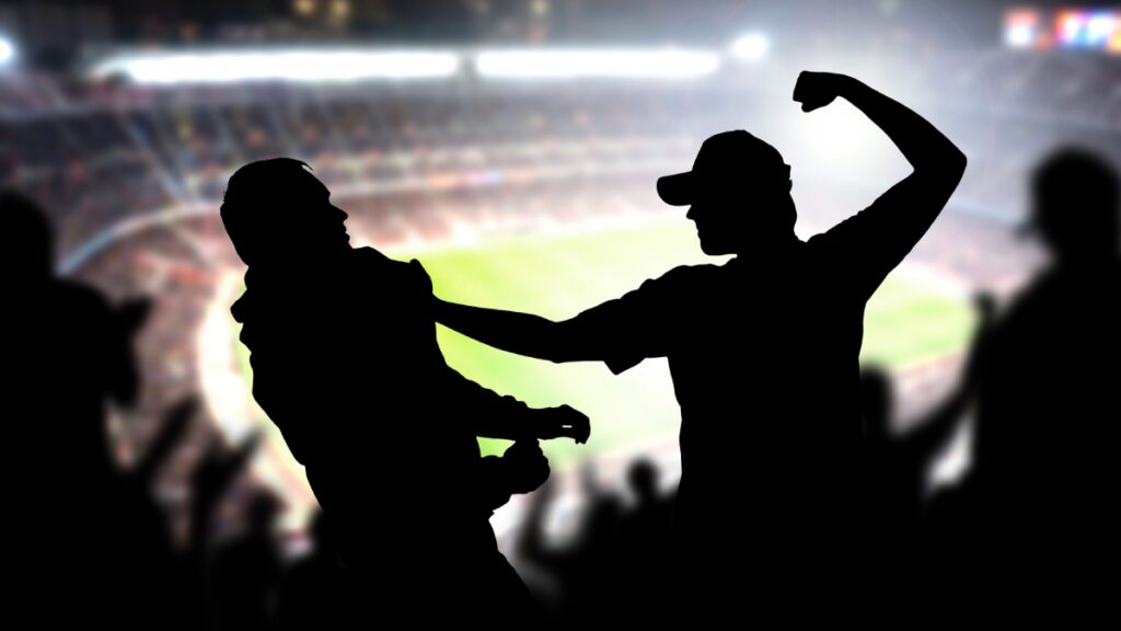 Aficionados del América y Diablos Rojos se enfrentan en hotel de Toluca