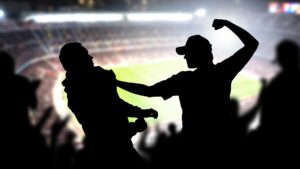 Aficionados del América y Diablos Rojos se enfrentan en hotel de Toluca