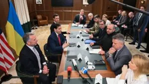 EE.UU. y Ucrania se reúnen en Florida para discutir plan de paz  