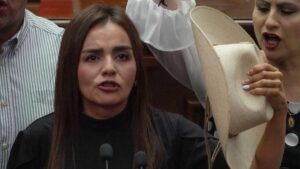 En su primer discurso en el cargo, alcaldesa de Uruapan exige seguridad y justicia