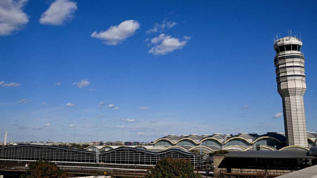 Amenaza de bomba en aeropuerto Ronald Reagan