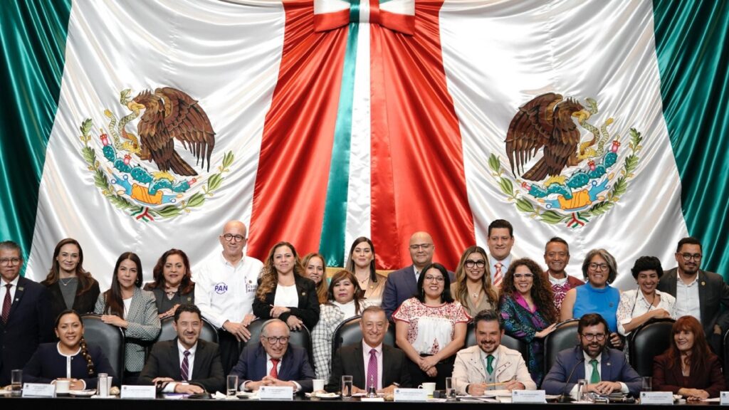 Ante diputados, Sector Salud niega desabasto de medicamentos