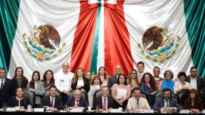 Ante diputados, Sector Salud niega desabasto de medicamentos