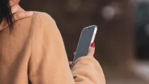 6 apps y herramientas con IA para combatir la violencia de género: botones de pánico y llamadas de emergencia