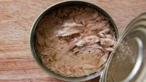 Atún en agua y atún en aceite: ¿cuándo se recomienda comer uno y cuándo el otro?