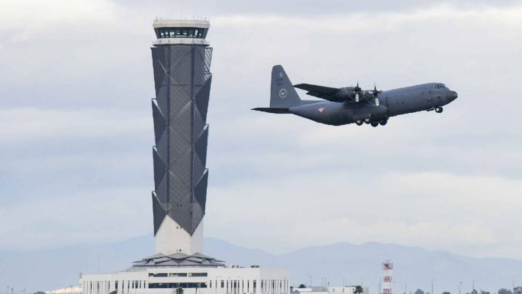 Estados Unidos cancela dos rutas de Aeroméxico desde el AIFA y revoca 13 conexiones aéreas entre México y EU por incumplimientos del acuerdo bilateral de 2015.