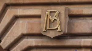 Banco de México anticipa crecimiento moderado, pero reconoce persistencia de holgura económica