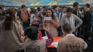 Becas Benito Juárez dejan fuera a los vulnerables mientras alumnos con más ingresos reciben más apoyos, según México Evalúa