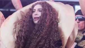 Bellakath desata críticas por insulto homofóbico a usuario de X