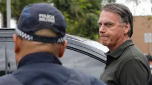 Bolsonaro admite haber quemado tobillera electrónica por “paranoia”