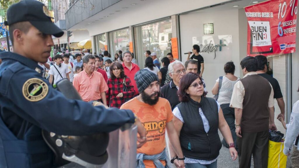 Policías vigilarán plazas, bancos y transporte durante Buen Fin.