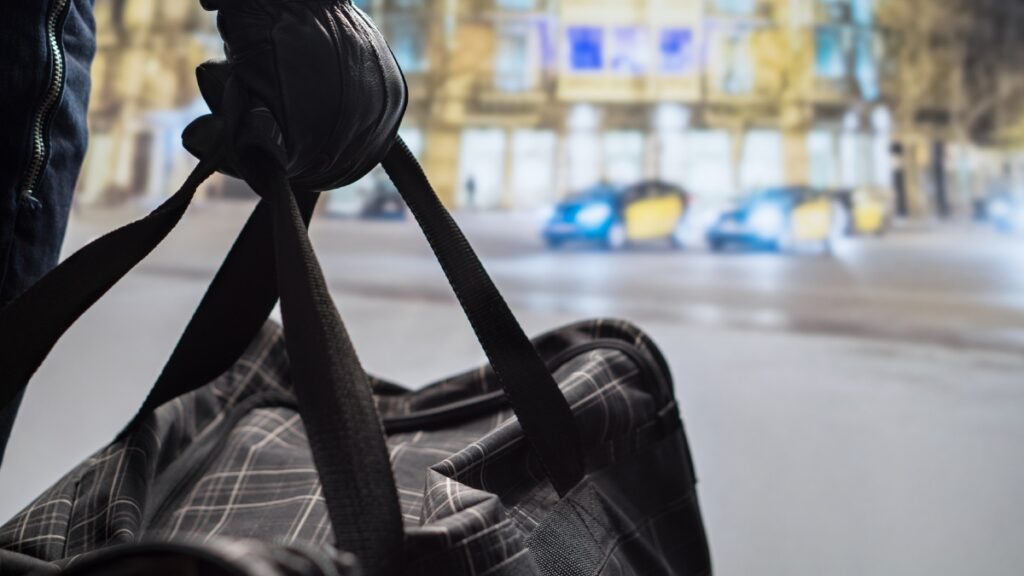 Cadena francesa BFM TV para transmisión por falsa amenaza de bomba