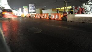 Automovilistas sufren caos por cierre de laterales en Periférico Norte