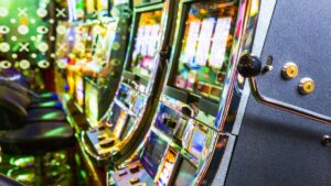 ¿Cómo operaban los 13 casinos que bloqueó Hacienda?