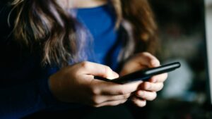 Macaozinho, chatbot de IA especializado en cambio climático global; viene en más de 50 idiomas