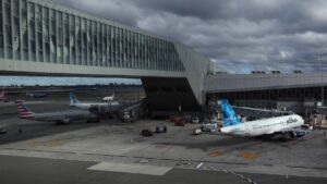 Imágenes: dos aviones colisionan en aeropuerto de Nueva York