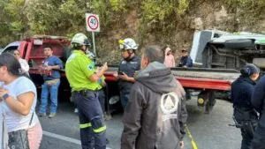 Choque de combi deja dos muertos en Chalma, Edomex
