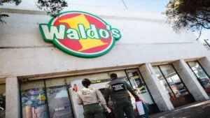 ¿Por qué clausuraron 13 Waldo´s en Tijuana?