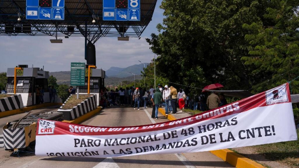 La Unión Nacional de Padres de Familia emitió dos llamados: uno para atender la crisis educativa en México en el marco del Día Nacional del Libro, y otro para urgir a autoridades a evitar que paros de la CNTE sigan afectando a más de 10 millones de alumnos.