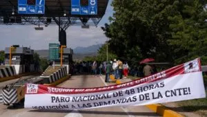 Padres de familia critican paro de la CNTE que afecta a 10 millones de estudiantes