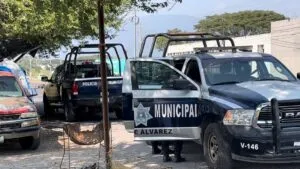 Menores agreden a balazos a policía en Colima