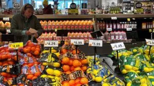 Inflación y aranceles impactan la confianza del consumidor en Estados Unidos