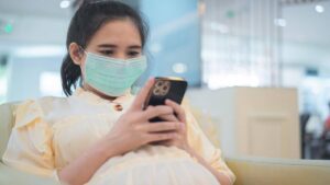 COVID-19 en el embarazo haría más propensos a niños de padecer autismo, según estudio