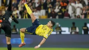Cristiano Ronaldo anota gol de chilena con el Al Nassr; emula su obra maestra con el Real Madrid