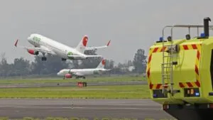 Hombre invade pista en aeropuerto de Guadalajara y provoca retraso en 7 vuelos