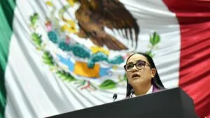 Programas sociales combaten la pobreza, reconoce Ariadna Montiel en comparecencia ante Diputados