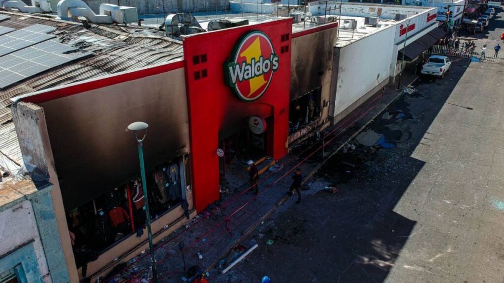 Incendio en tienda Waldo’s.