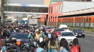 Susto en el Metro Xola por humo en vagón: imágenes