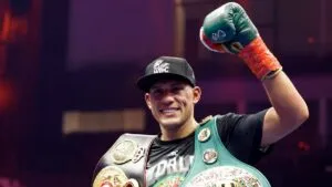David Benavidez se impone a Yarde y conserva su título semipesado de CMB