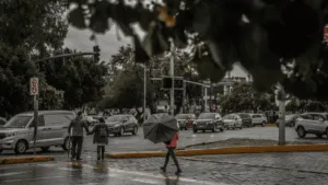 Fuertes rachas de viento, frío y lluvia en parte del país para este lunes 24