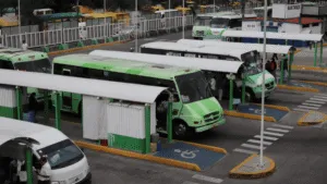Usuarios en CDMX descontentos tras aumento de tarifa en transporte público
