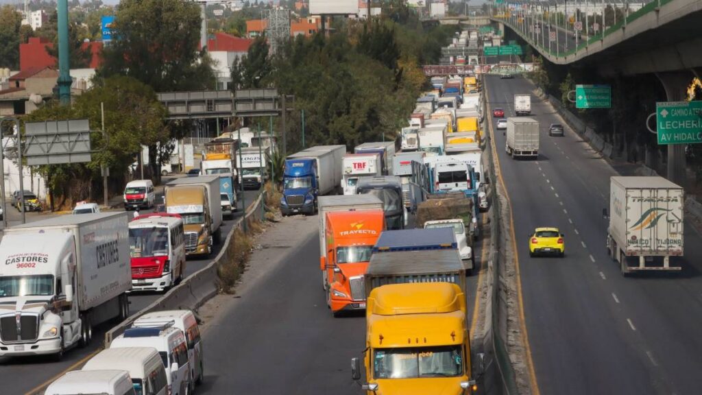 Transportistas anuncian bloqueos en autopistas del Edomex por inseguridad