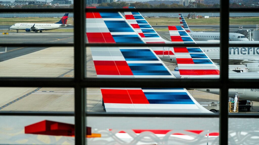 Estados Unidos sufre segundo día de recortes de vuelos con atrasos y cancelaciones