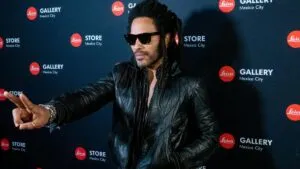 Fan le arranca cuatro rastas a Lenny Kravitz en un concierto y sorprende cómo reaccionó
