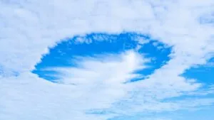 Fenómeno inusual: ¿por qué apareció una “nube agujero” en el cielo de Puebla?