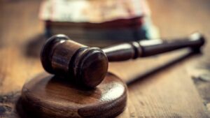 Abogados alertan que revisar sentencias firmes rompe la legalidad