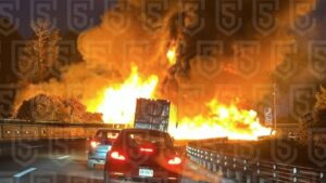 Explota pipa en la autopista México-Puebla: hay cierre en ambos sentidos