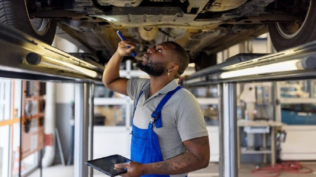 La industria de movilidad —responsable de la producción y venta de camiones, tractocamiones y autobuses— vive un momento clave. Aunque el sector cayó 53% en ventas este año, México recibe a compradores de 35 países para impulsar pedidos que definirán la producción del próximo año.