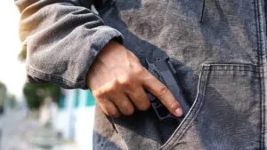 Investigan infiltración criminal en escoltas de Carlos Manzo