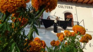 Fiscalía investiga muerte del asesino de Carlos Manzo en forcejeo con escoltas