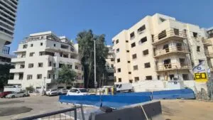 Permanecen afectados edificios en Tel Aviv impactados por misiles de Irán